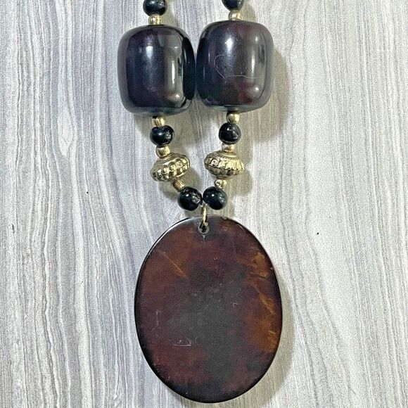 Resin Shell Inlay Oval Pendant and Beaded Necklace Brown Tan Gold Tone Chunky - Picture 4 of 16